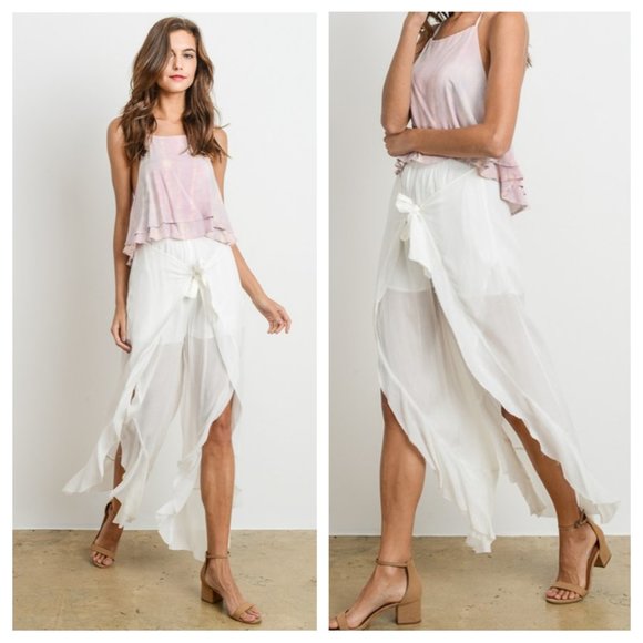 🦋MAKE AN OFFER!🦋 White Ruffle Pants - Picture 3 of 3